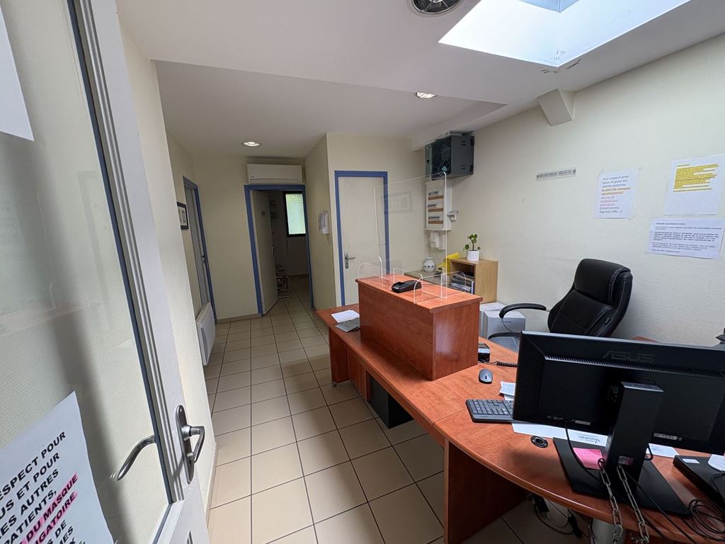 Local professionnel ST ERBLON (35230) AGENCE DU PALAIS